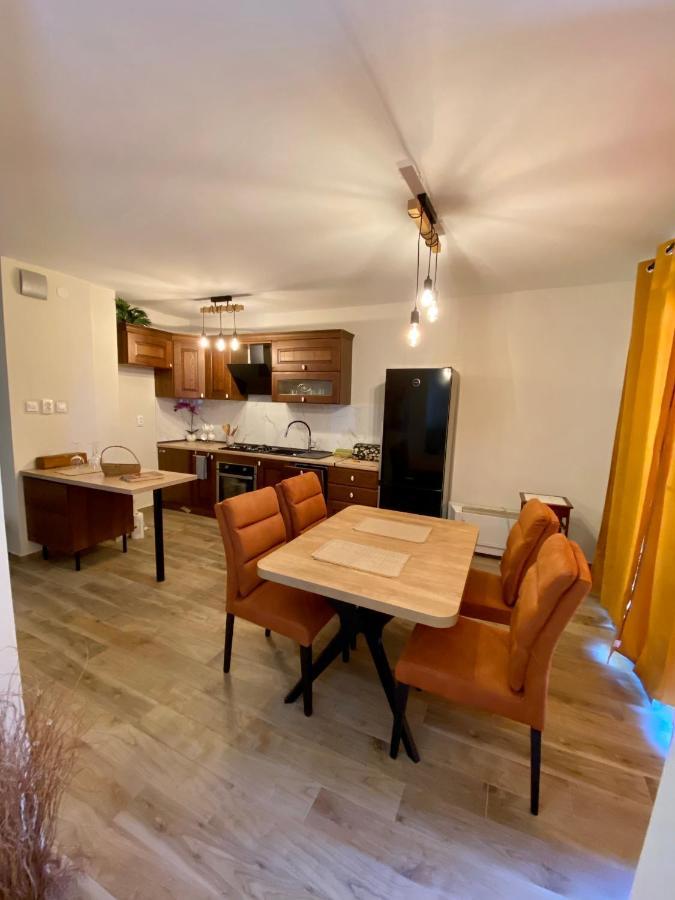 Apartment With Balcony And Free Parking ซาดาร์ ภายนอก รูปภาพ