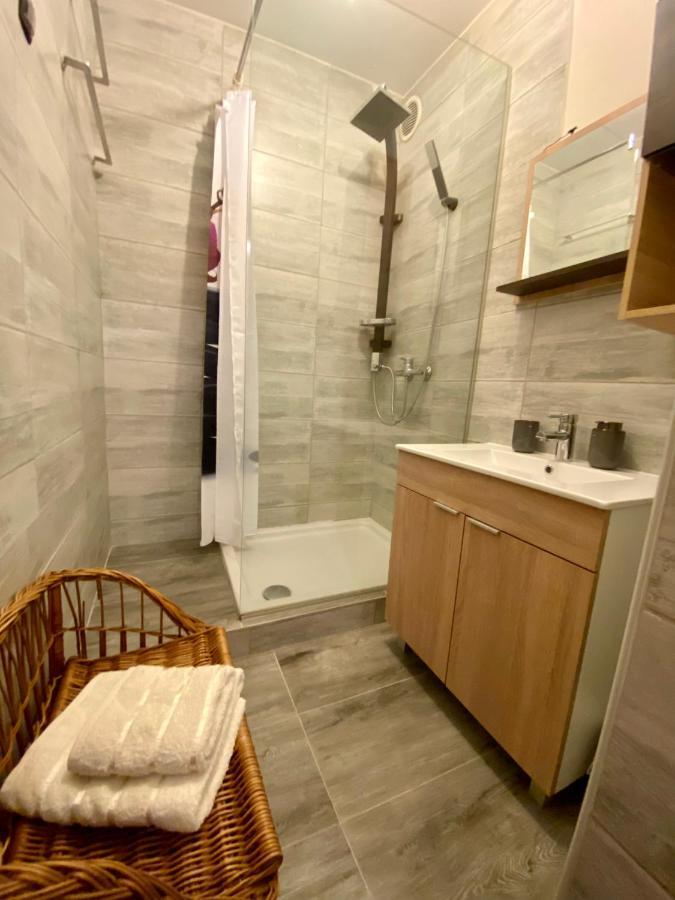 Apartment With Balcony And Free Parking ซาดาร์ ภายนอก รูปภาพ