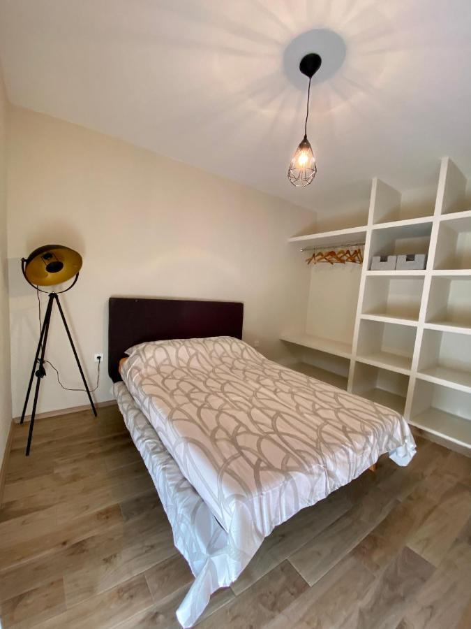 Apartment With Balcony And Free Parking ซาดาร์ ภายนอก รูปภาพ